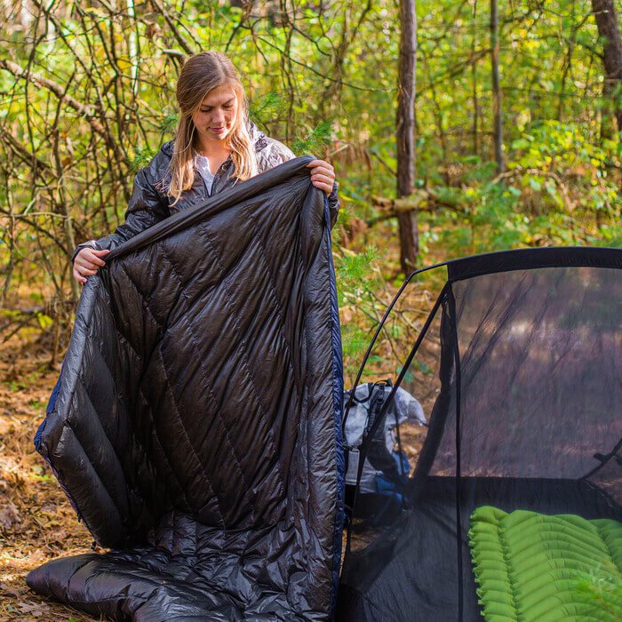 Enlightened Equipment Revelation Quilt 0°F / -17°C with draft collar - Image 15
