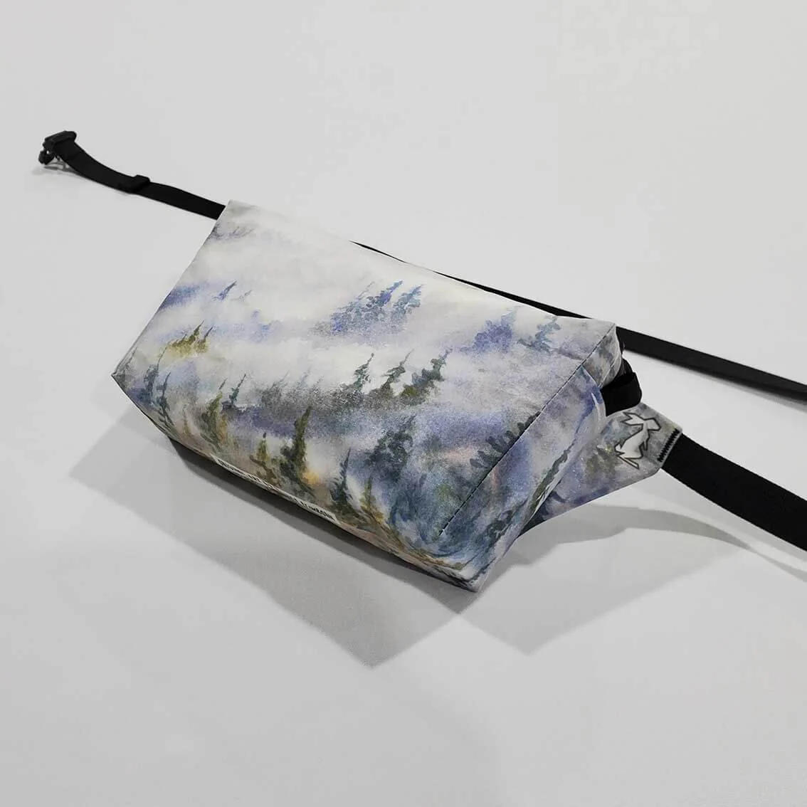 HIGH TAIL DESIGNS Ultralight Fanny Pack Watercolor Foggy Forest - Image 3