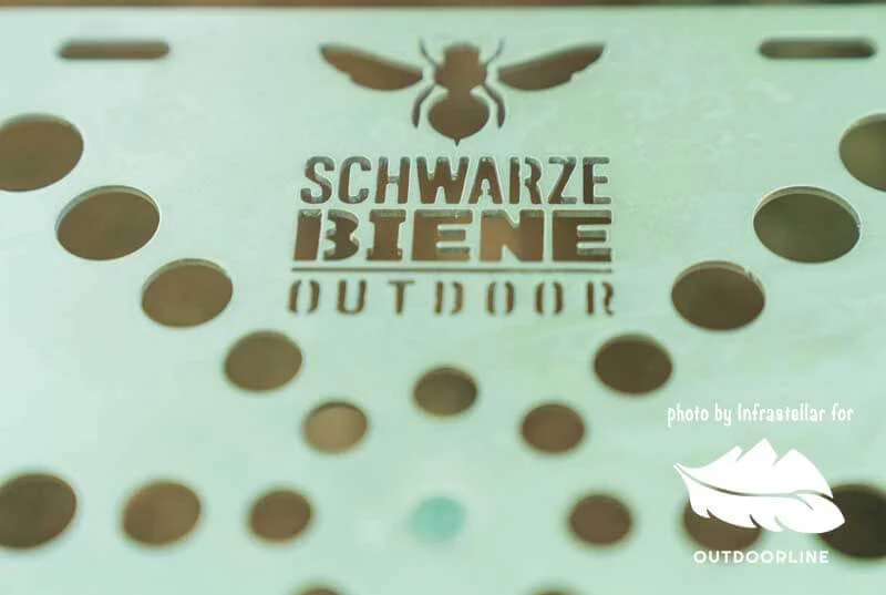 SCHWARZE BIENE Shorty Table - Image 4