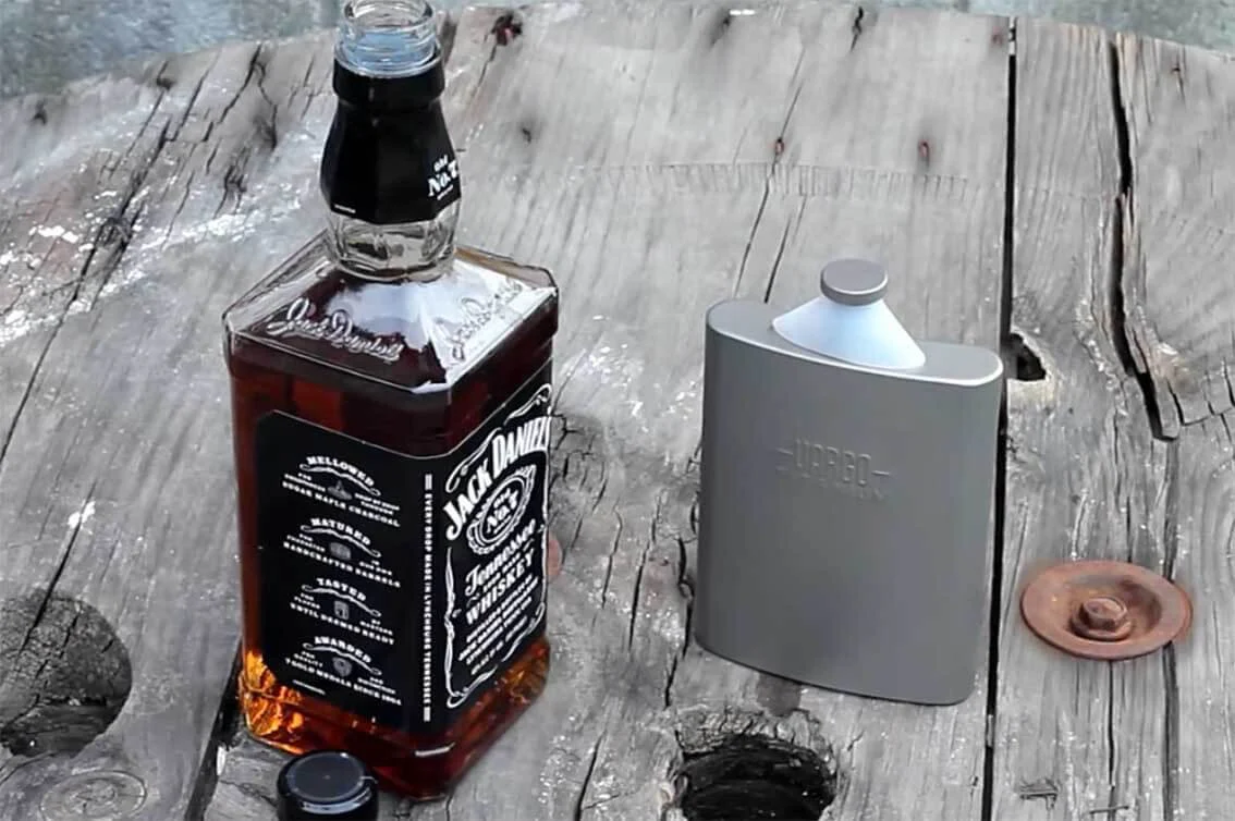 VARGO Titanium Funnel Flask - Image 6