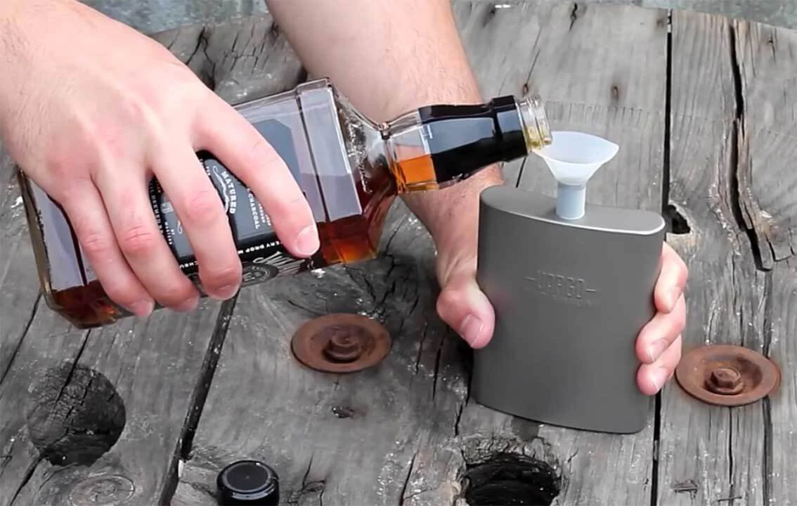 VARGO Titanium Funnel Flask - Image 8